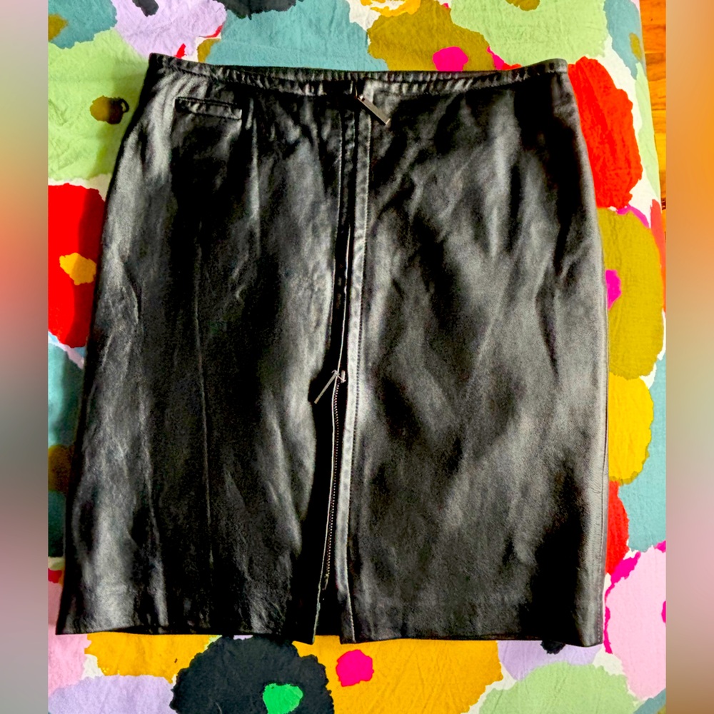 Express 100% leather skirt. Size 7/8